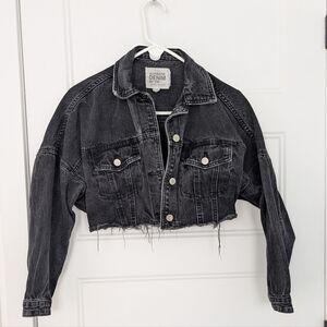 Zara Trafaluc Cropped Black Denim Jacket – Raw Hem – Size Small